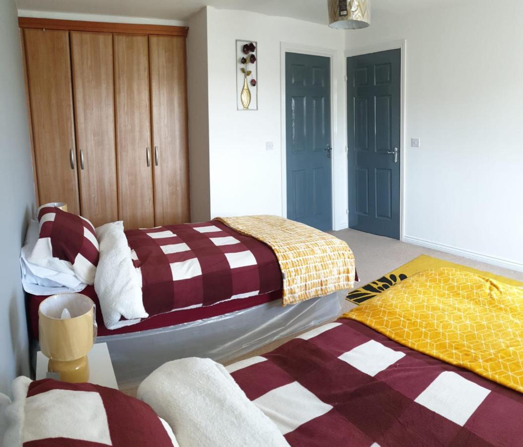 Queens Rooms, A Perfect Stay, Next To Shopping Parks And Central Manchester Bagian luar foto