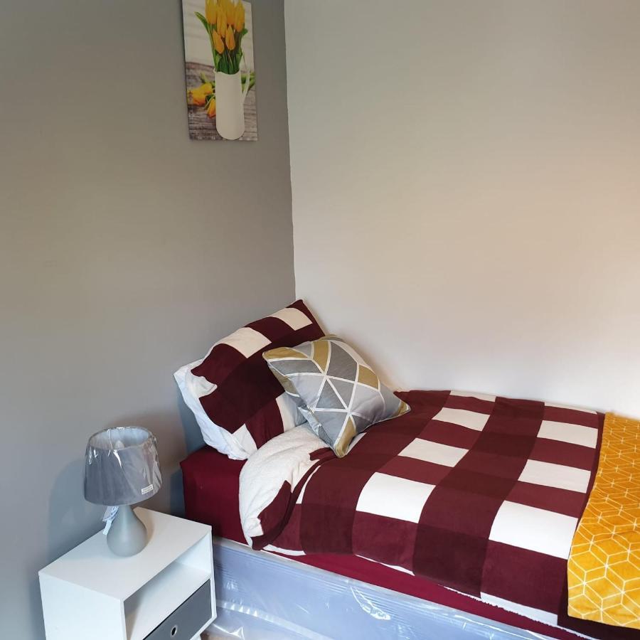 Queens Rooms, A Perfect Stay, Next To Shopping Parks And Central Manchester Bagian luar foto